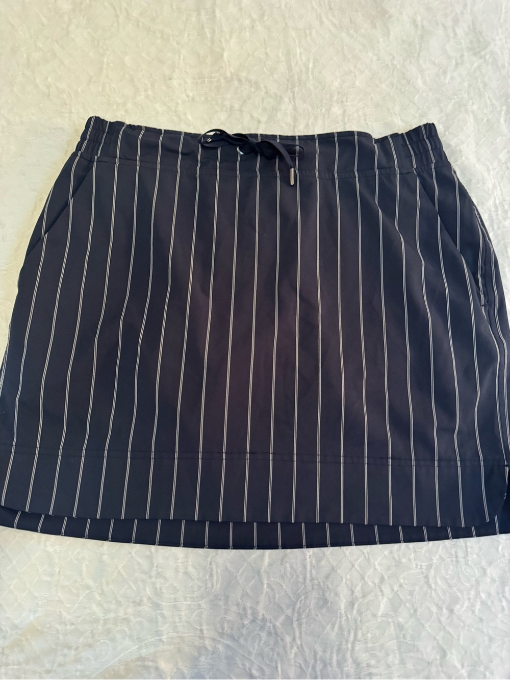 Athleta Navy Pinstripe Drawstring tennis golf athletic  Skirt size 10
